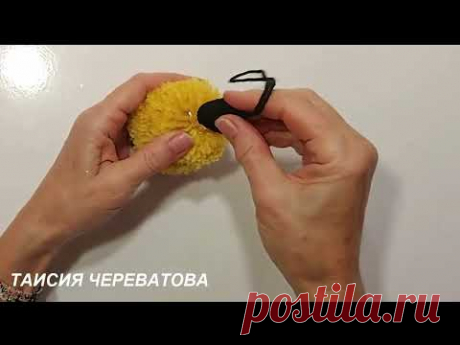 ЗАЛИВАЮ ГОРЯЧИМ КЛЕЕМ НИТКИ: ЖЁЛТЫЕ,ЧЁРНЫЕ. ВСЕ ИЩУТ ПОДОБНУЮ КРАСОТУ-БЕЗВЯЗАНИЯ.идеидекордома.пряжа