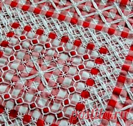 Вышивка на клетчатой ткани или Chicken scratch embroidery Техники вышивания."Вышивка на клетчатой ткани или Chicken scratch embroidery" Вышивка на клетчатой ткани известна также под названиями "amish embroidery" "depression lace" "snowflaking", "gingham lace", "hoover lace", "tenerife lace", "broderie suisse", "dentelle (broderie) vichy" и...