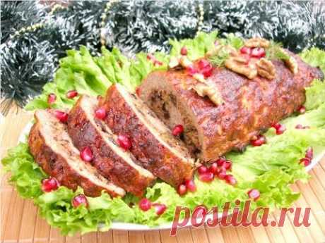 МЯСНОЙ РУЛЕТ Универсальное Блюдо на Праздничный стол! - Мясной рулет по этому рецепту является универсальным блюдом на праздничный стол. Подавать его можно горячим, в качестве основного мясного блюда или холодным, в качестве мясной закуски. Мясной рулет очень ярко смотрится на праздничном столе, получается вкусным и готовится совсем несложно.