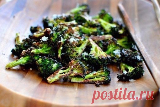 12 вкусных блюд, которые можно сделать из овощей

Запеченная брокколи с сыром

Режем брокколи, выкладываем ее на противень, смазанный оливковым маслом. Солим и перчим. Запекаем 10–13 минут при 200 градусах. Перед подачей можно посыпать тертым сыром.

Запеченная китайская капуста бок чой

Разогреть духовку. Приготовить маринад из смеси оливкового и кунжутного масел, соевого соуса, измельченного зубчика чеснока и семян кунжута. Разместить капусту на противень и залить марина...