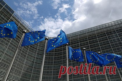 В ЕС определились с использованием замороженных активов России. Власти Евросоюза пришли к выводу, что не могут законно конфисковать все замороженные активы России на сумму около 200 миллиардов евро. Однако блок не отказывается от идеи использования активов РФ в пользу Украины — сделать это предполагается через отчисления крупных компаний.