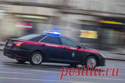 Мигрант силой удерживал покупателя в стойке на руках и попал под уголовное дело. СУ СК России по Калужской области завело уголовное дело о противоправных действиях мигранта в Обнинске, проверка была на контроле главы СК РФ Александра Бастрыкина. 21-летнего мигранта задержали, после того как он избил и силой удерживал покупателя супермаркета в подсобном помещении.
