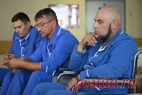Попавшие под обстрел военкоры обвинили ВСУ в намеренном ударе по журналистам. Попавшие под обстрел в Запорожской области военкоры «РИА Новости» и «Известий» заявили, что ВСУ сознательно били по журналистам. В частности, Дмитрий Шиков рассказал, что корректировщик ВСУ наблюдал за ними с помощью беспилотника, и украинская артиллерия «начала просто добивать» журналистов.