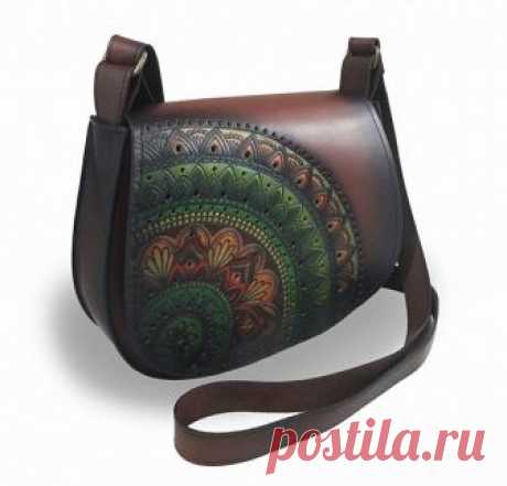 Handpainted genuine leather bag. small womens bag, leather women's bag, leather purse, crossbody bag, shoulder bag, This small elegant womens bag is made of genuine leather and is decorated in a modern style. the size is 22cm / 25cm / 6cm.  Painting hand-painted and burning in the technique of pyrography.  The shoulder strap is made of genuine leather and is adjustable.  The main compartment is with a