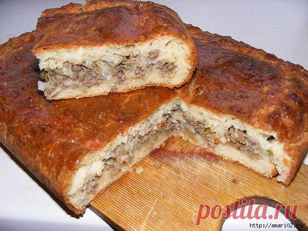 Пирог слоёно-песочный с мясо-капустной начинкой.