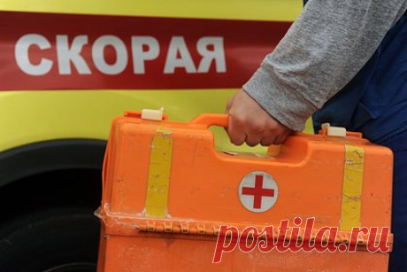 В Дагестане первоклассник лишился пальца из-за починки велосипеда. В Дагестане первокласснику оторвало палец во время починки велосипеда. Мальчик решил прокатиться на велосипеде после завершения зимы. До этого ребенок самостоятельно захотел его отремонтировать. Первоклассник раскрутил педали, чтобы поправить цепь, однако забыл убрать руку с колеса.