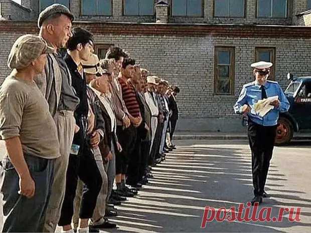 «Ну, граждане алкоголики, хулиганы, тунеядцы…»: методы исправления по-туркменски - ХОЛЛИВИЗОР - медиаплатформа МирТесен