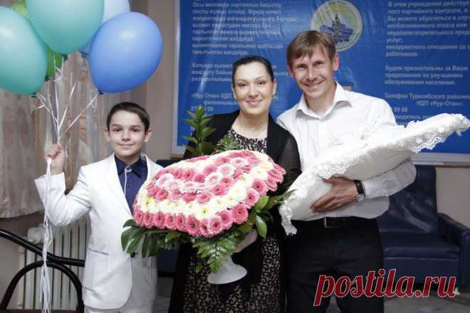 Фото и видео съемка "Выписка из роддома" от www.Pozitiv-studio.kz. Мы работаем без выходных. Звоните 328-13-05, +7 701 718 44 41