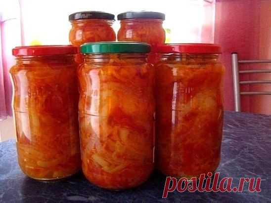 Салат "Парамониха"
2 кг помидор - дольками
1 кг лука - кольцами
1 кг моркови - на крупной терке
1 кг сладкого перца - соломкой
300 гр. растительного масла
300 гр. сахара
100 гр. 9% уксуса
2 ст.л. соли
Все нарезать, добавить растительное масло, сахар, уксус, соль, перемешать и варить 15 мин. после закипания. Разложить в подготовленные банки и закатать.