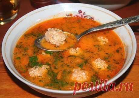 Рассольник с куриными фрикадельками и рисом за полчаса!