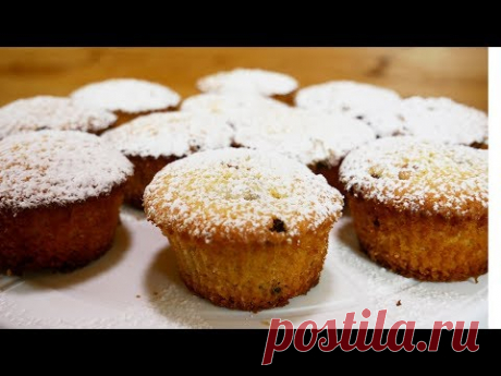 Сейчас их называют модным словом &quot;маффины&quot;. Но они как были кексами, так ими и остались. Внутри мягкие и чуть влажные, с изюмом, который в детстве мы обожали, с хрустящим краешком, покрытые сахарной пудрой, готовятся элементарно, а эмоций вызывают целую бурю! Замечательная выпечка!


Ингредиенты

Масло сливочное - 160 г
Сахар - 160 г
Ванильный сахар - пакетик 8 г
Яйца - 2 шт.
Соль - щепотка
Мука - 220 г
Разрыхлитель - 1/2 чайной ложки
Изюм - 100 г