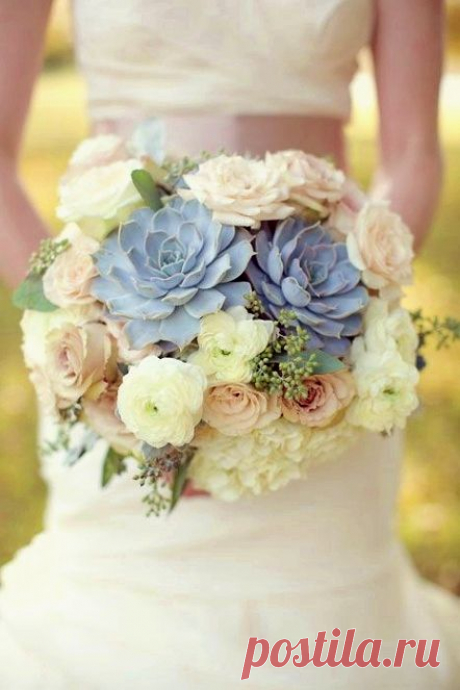 Simple wedding flowers tips: Instead of spending big money on a wedding cake, check into mini-tarts or cupcakes. These arrangements are normally less expensive and affordable. Guests can serve themselves as well as take one home as they are leaving. #Weddingflowers