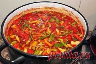 Семь рецептов САМОГО вкусного лечо, копилка проверенных рецептов! 
1 Лечо из болгарского перца 
2 Лечо «Семейное» 
3 Лечо с морковью 
4 Лечо на зиму из перца и фасоли 
5 Лечо 