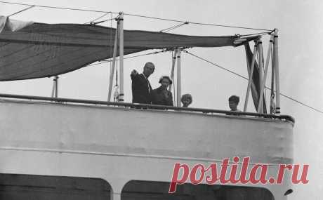 ФБР рассказало о попытке покушения на Елизавету II в США в 1983 году. 40 лет назад на Елизавету II во время ее первого визита в Калифорнию мог совершить покушение мужчина, дочь которого погибла во время конфликта в Северной Ирландии. ФБР знала о его намерениях, поездка прошла без происшествий