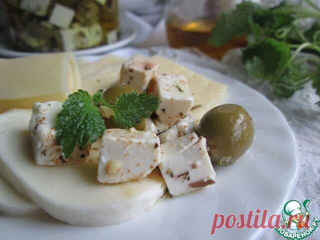 Маринованный сыр фета с оливками

Есть разные варианты маринования сыра, за этот способ благодарю автора сайта Вкусный блог! Быстрый и интересный результат! Приготовьте и вы эту вкусную закуску! Мариновать таким образом можно не только фету, но и брынзу, адыгейский сыр, и другие похожие сыры! Травы можно добавлять по вкусу.

Источник: https://www.povarenok.ru/recipes/show/155376