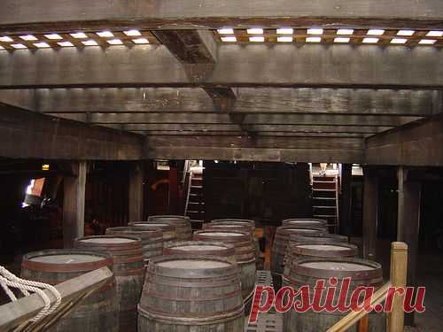Neptune, showing the deck gratings, nice ideas for pirate ship inside my museum. #pirates