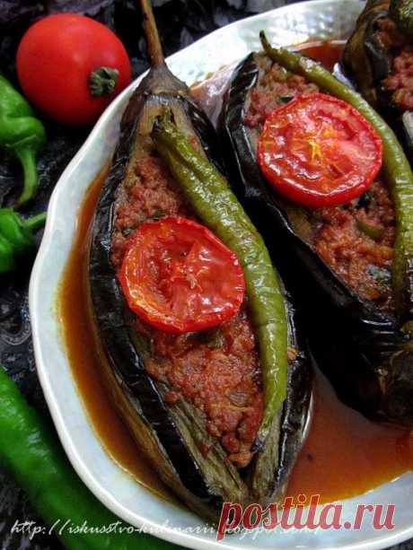Постигая искусство кулинарии... : Карныярык - фаршированные баклажаны по-турецки (Karnıyarık)