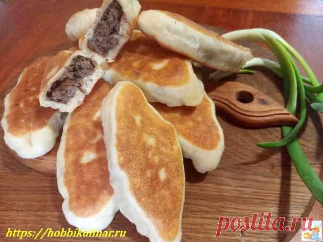 Пирожки жаренные на сковороде – рецепты с мясом из дрожжевого теста
