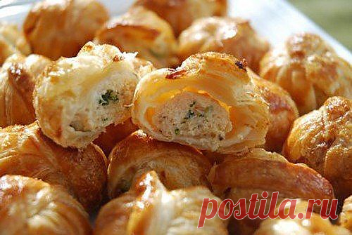 Рыбные шарики в слоеном тесте.