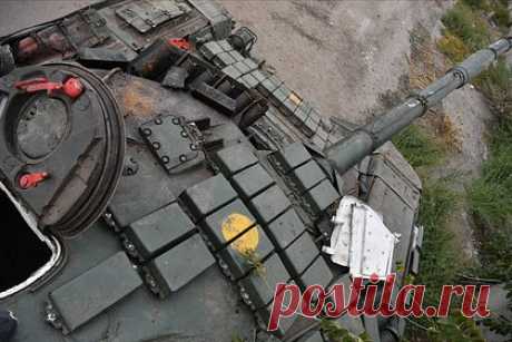 В Запорожской области назвали число сгоревшей на участках фронта техники ВСУ. В Запорожской области российские военные уничтожили большое количество техники Вооруженных сил Украины (ВСУ), заявил врио губернатора региона Евгений Балицкий. По его словам, на некоторых участках фронта находятся до 50 единиц «железа, которое стоит уже догоревшее», а ВСУ понесли серьезные потери и в личном составе.