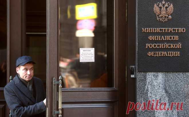 Минфин сообщил о конфликте интересов в компаниях из-за ухода иностранцев. Внедрение в советы директоров представителей менеджмента компании на места ушедших иностранцев нарушает правильное корпоративное управление и ведет к конфликту интересов, сказал замминистра финансов