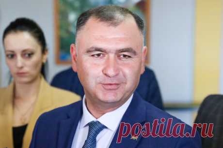 Глава Южной Осетии Гаглоев доставил гуманитарную помощь в зону СВО. Во время встречи с военными он также передал бойцам транспортные средства.