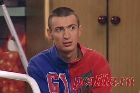 Звезда «Универа» Алексей Гаврилов рассказал о разводе со второй женой. Российский актер и продюсер Алексей Гаврилов рассказал о разводе со второй супругой Мари Кирти. Звезда сериалов «Универ» и «СашаТаня» заявил, что со временем супруги осознали большое количество различий между друг другом. После обсуждений возлюбленные пришли к выводу, что в их ситуации сохранять семью не было смысла.