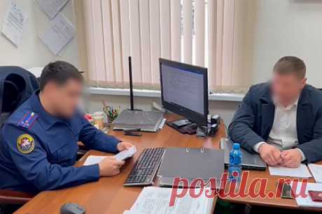 СКР показал видео с задержанным мэром Краснодара. Задержанного по подозрению в получении взятки в особо крупном размере нового мэра Краснодара Андрея Алексеенко показали на видео. На кадрах чиновник в пиджаке и белой рубашке сидит в кабинете следователя СКР, который сообщает задержанному, что он задержан за получение взятки через посредника.
