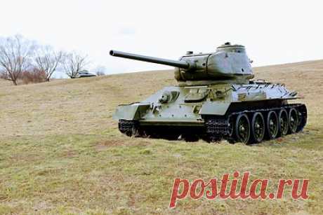 Военный эксперт оценил роль танка на поле боя. Один из ведущих российских военных экспертов, главред журнала «Арсенал Отечества» Виктор Мураховский заявил, что анализ опыта боевых действий в зоне специальной военной операции России на Украине показывает, что современный танк теряет свою роль на поле боя.