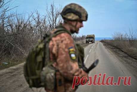 В украинском регионе начали выдавать повестки круглосуточно. В Черкасской области Украины начали выдавать повестки круглосуточно, кроме комендантского часа. Об этом сообщил замначальника областного территориального центра комплектования (ТЦК) Роман Скрипник. «ТЦК работают круглосуточно. (…) Повестки вручаются круглосуточно, кроме комендантского часа», — сказал он.