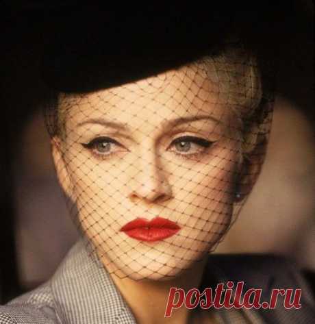 Мадонна в образе Эвиты, 1996 г / Путь моды