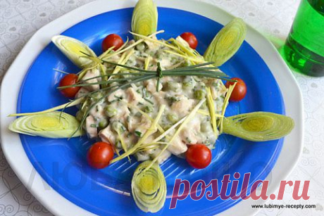Красивый салат с курицей, сыром и зелёным горошком | 4vkusa.ru