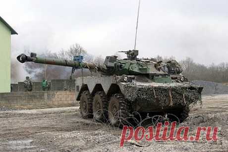 Перечислены особенности захваченного российскими военными французского танка. Военный эксперт Алексей Леонков в разговоре с Лентой.ру заявил, что Французский танк AMX-10RC, который был захвачен российскими военными, хорошо показал себя в рамках колониальных войн. Он может быть интересен с точки зрения изучения системы управления огнем, прицеливания и связи.