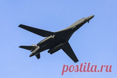 США показали бомбардировщики B-1B Lancer в Индии. Соединенные Штаты показали два стратегических бомбардировщика B-1B Lancer в ходе международной авиационной выставки Aero India 2023. Самолеты совершили перелет из Южной Дакоты. Кроме того, США продемонстрируют истребитель пятого поколения F-35 Lightning II, а также многоцелевые истребители F-16 и F-15.