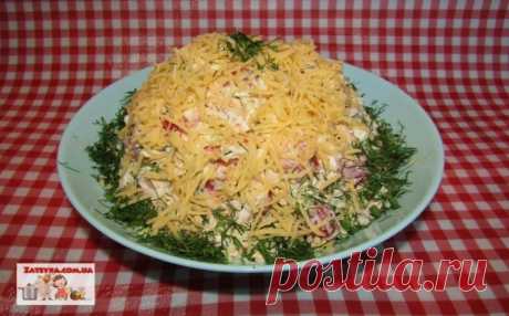Салат с пекинской капустой, помидорами и сыром — Кулинарная книга