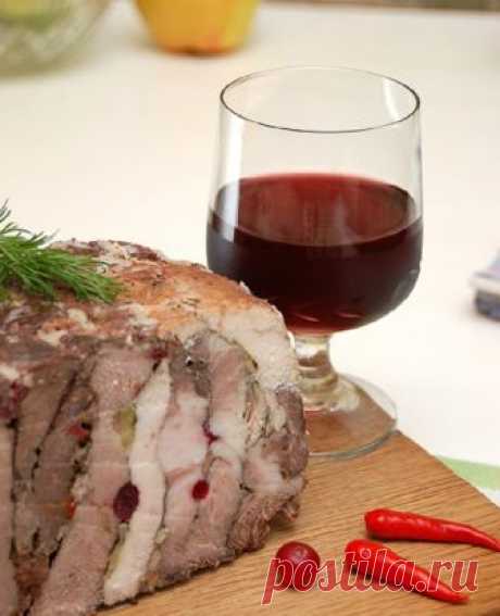 Готовим домашнюю буженину &quot;Мясное ассорти&quot; Полуфабрикаты из мяса… Мы едим их едва ли не каждый день. Колбасы, сосиски, мясные рулеты, балык, ветчина и буженина — это неполный список продуктов, которые идеально подходят для приготовления любимых всеми бутербродов...