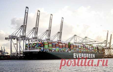 Контейнеровоз Ever Given прибыл в порт Роттердама. По данным портовых властей, на борту находятся около 14 тыс. контейнеров с товарами, частично предназначающимися для голландского рынка