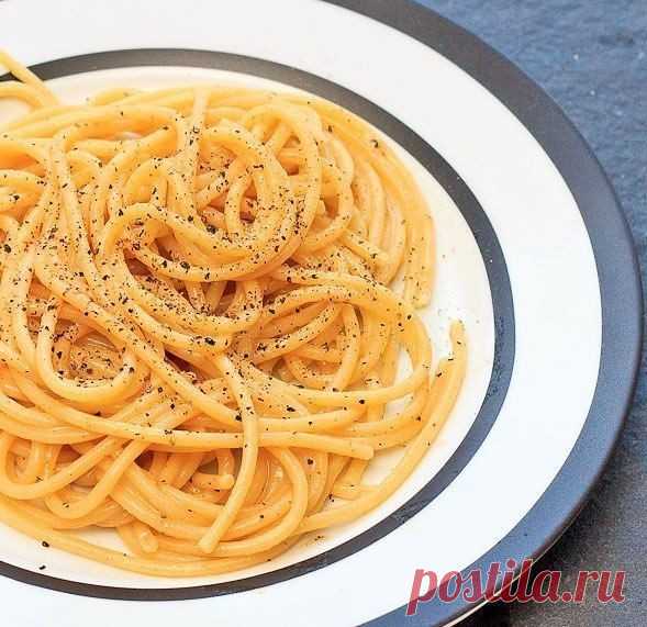 Паста качо пепе. Букатини Качо Пепе. Паста Cacio e Pepe. Тальолини Качо э Пепе. Качо спагетти.