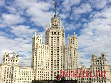 Вот почему в Европе не строят небоскрёбы как у США или Азии.
Большинство небоскрёбов Европы сосредоточены на в пяти городах: Лондоне, Франкфурте, Париже, Москве и Стамбуле. Но, в одном только Нью-Йорке, небоскрёбов больше, чем в этих городах вместе взятых. Чтобы здание считалось в в современном мире небоскрёбом, его высота должна составлять около 150-ти метров. А значит по меньшей мере должно быть от 40-ка до 50-ти этажей. Высота […]
Читай пост далее на сайте. Жми ⏫ссылку выше
