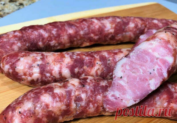 Домашняя колбаса готова за 3 часа: настоящая краковская в духовке - Steak Lovers - медиаплатформа МирТесен Приготовление домашней колбасы, тем более настоящей краковской, считается делом сложным и долгим. На самом деле сам процесс приготовления по правильному рецепту занимает только три часа (до этого фаршу нужно дать отстояться), а делается колбаса просто в духовке. Настоящую краковскую традиционно