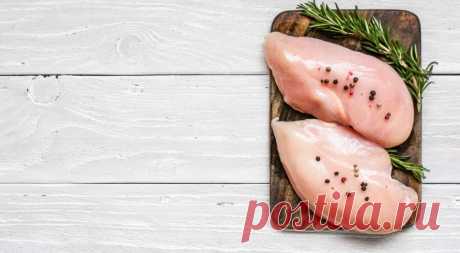 Микробиолог объяснила, почему опасно мыть курицу перед приготовлением. Большинство людей убеждены, что любые продукты перед приготовлением обязательно нужно мыть. Старший преподаватель клинической микробиологии британского Университета Лестера Примроуз Фристоун ...