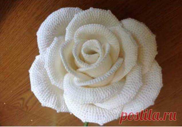 Splendida rosa all'uncinetto con schema - Il blog italiano sullo Shabby Chic e non solo Splendida rosa all’uncinetto con schema…… Quest’oggi voglio dedicare la pagina della mia rubrica alle appassionate di “uncinetto” con le quali più volte ho condiviso la mia stessa passione. Nell’articolo odierno volevo proporre questa Rosa (stupenda) che ci arriva sempre attraverso internet, dal lontano “Sol levante” quell’area geografica che raggruppa tutta quella popolazione con “gli occhi ... Leggi ancora