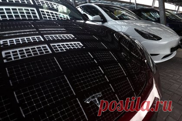 Автомобили Tesla оккупировали парковки и аэропорты
