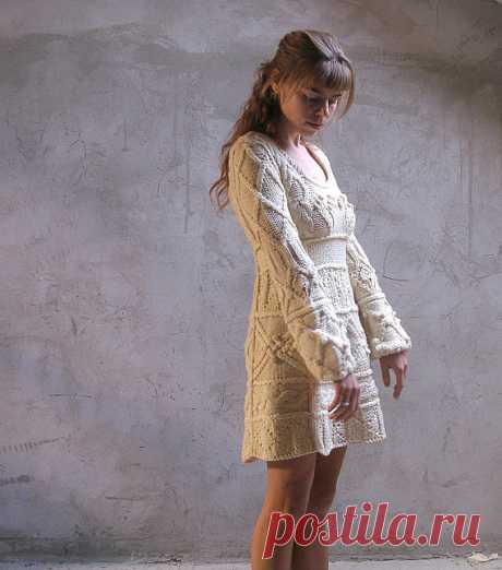 Off-white hand knit dress tunic sweater - wedding dress - custom order Short aran dress/tunic    100% merino wool yarn, soft and good for sensitive skin, with cotton lining  Color - off-white. Other colors are available please contact for details    This wonderful dress I knit by custom personal measurements. Size required:  1.Full Bust = ( ) inches  2. Under bust