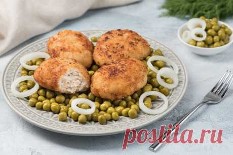 Подборка вкусных котлет на каждый день Что может быть лучше, чем хрустящая и сочная котлета к ужину? Наша подборка порадует вас аппетитными вариантами приготовления различных котлет.



Котлеты готовят из курицы, рыбы, говядины и даже из овощей. Их жарят, запекают в духовке и готовят на пару. Вариантов много, выбирайте который из них вам