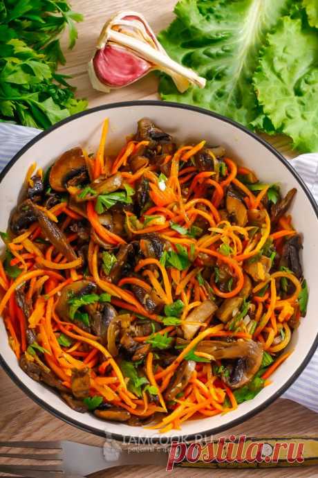 Dies enthält ein Bild von: Салат с жареными грибами и корейской морковью — рецепт с фото