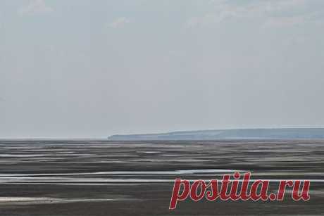 В Запорожье заявили о конце существования Каховского водохранилища. Глава Мелитопольского района Запорожской области Андрей Сигута заявил о конце существования Каховского водохранилища. «Каховского водохранилища уже нет», — сказал он. По словам Сигуты, все вернулось, «как в старые времена», до образования водоема, в районе Васильевки «остались лужицы».