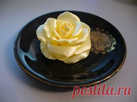 Роза из атласа