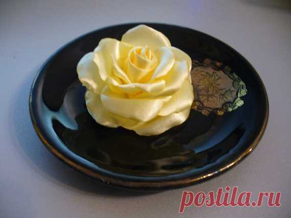 Роза из атласа
