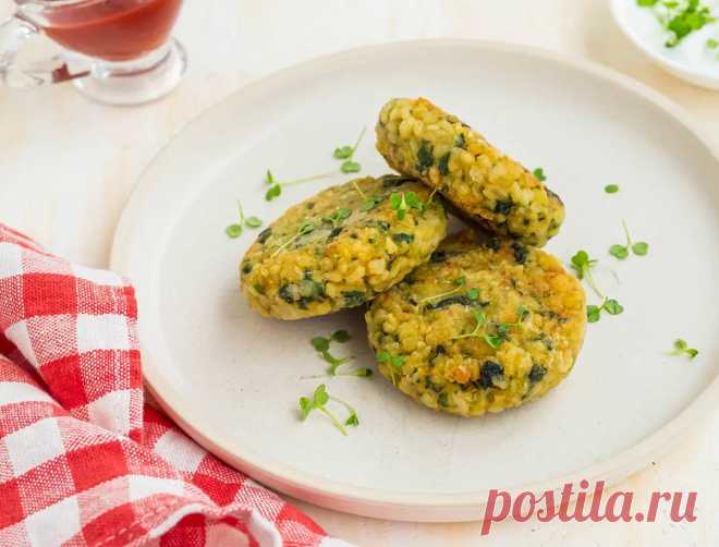 Постные блюда с ярким вкусом: котлеты из крапивы и морковный салат. Готовим в пост по-новому